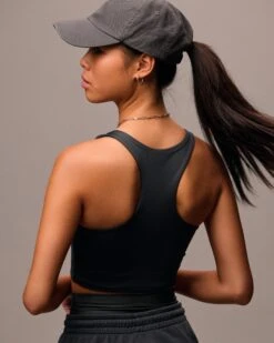 Colorful Standard Active Cropped Bra - Pine Green -Active Fashion Store 2023 0817 COLORFULSTANDARD11663 663445a1 2a87 4ef2 9d84 fee42fa9e15b